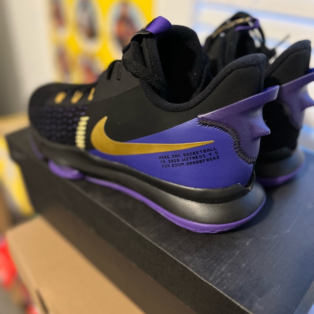 NIKE LEBRON